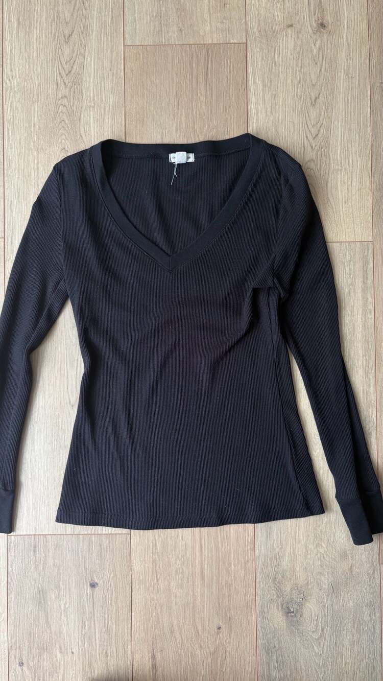Zenana Outfitters V-Neck Waffle Knit Long Sleeve Top Size M Black